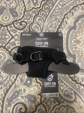 Canada Pooch Easy-On Step-In Harness in Black